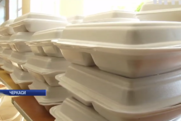 Допомога нужденним: черкаські волонтери готують обіди жертвам карантинної кризи