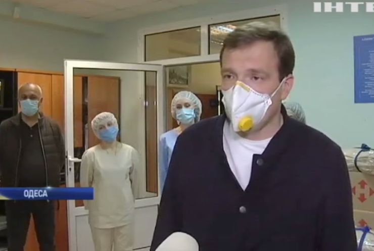 Депутати "Опозиційної платформи - За життя" привезли одеським лікарям спецодяг для боротьби із коронавірусом 