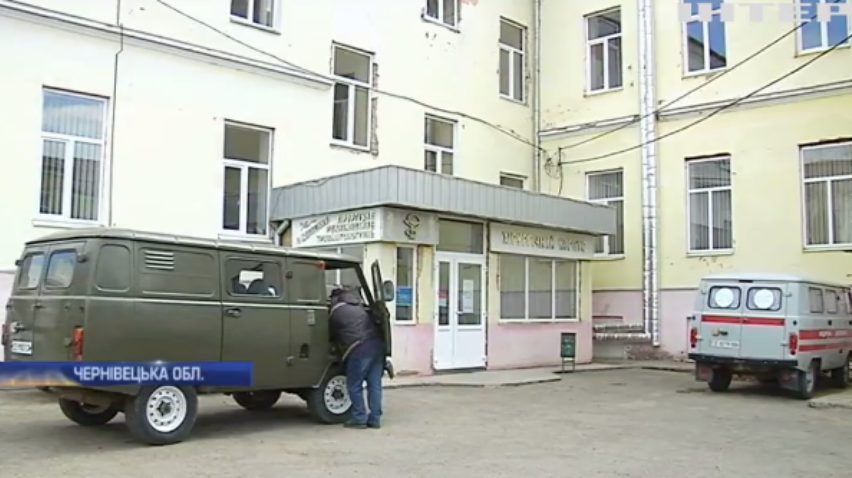 Лікарні забиті хворими, медперсоналу не вистачає: коронавірус крокує Україною