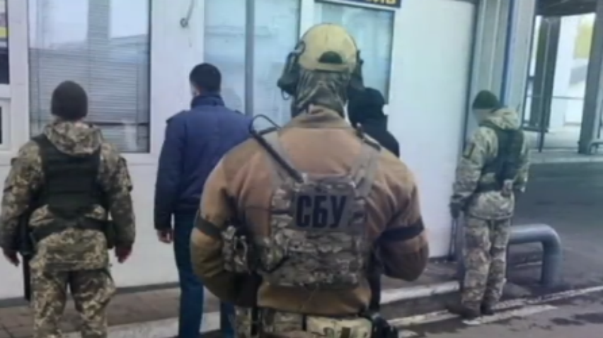 Сумські митники брали данину за перетин кордону