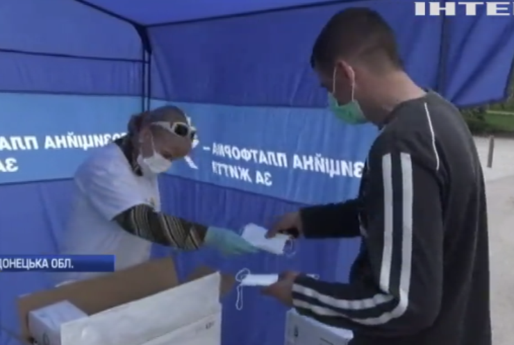 Боротьба із коронавірусом: українці отримують безкоштовні медичні маски від фонду Оксани Марченко та Віктора Медведчука