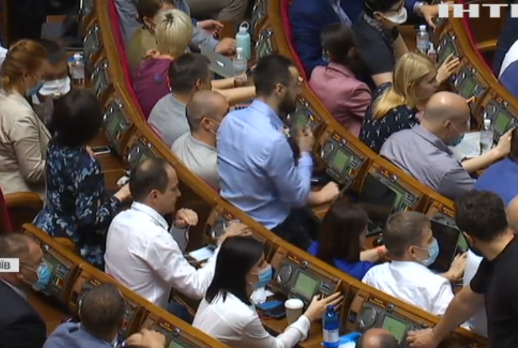 Закон про референдум та мандат Вакарчука: що обговорювали депутати на засіданнях Верховної Ради