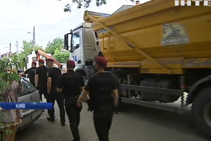 Протистояння на Русанівських садах: поліція встала на бік забудовників