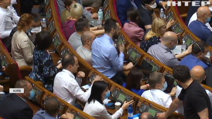 Закон про референдум та мандат Вакарчука: що обговорювали депутати на засіданнях Верховної Ради