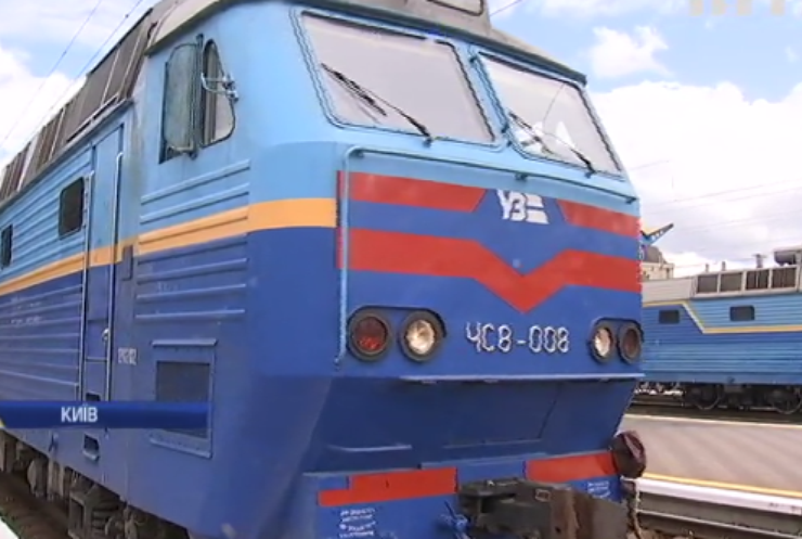 Карантин в Україні пом'якшили: відкрили дитсадочки та пустили поїзди