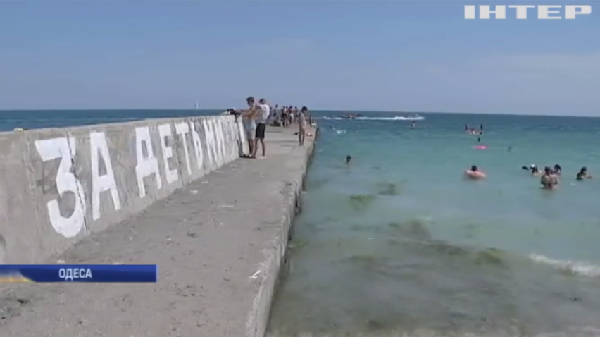 Карантин не для них: на пляжах Одеси масово ігнорують соціальне дистанціювання 