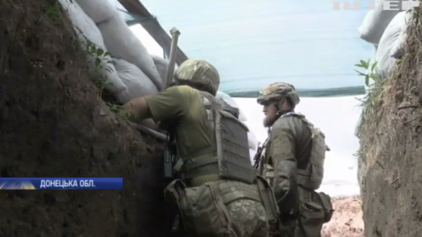 На Донбасі військові відповідають на обстріли противника