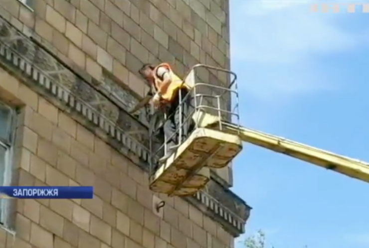 У Запоріжжі будинок тріщить по швах: чиновники почали пошук винуватих