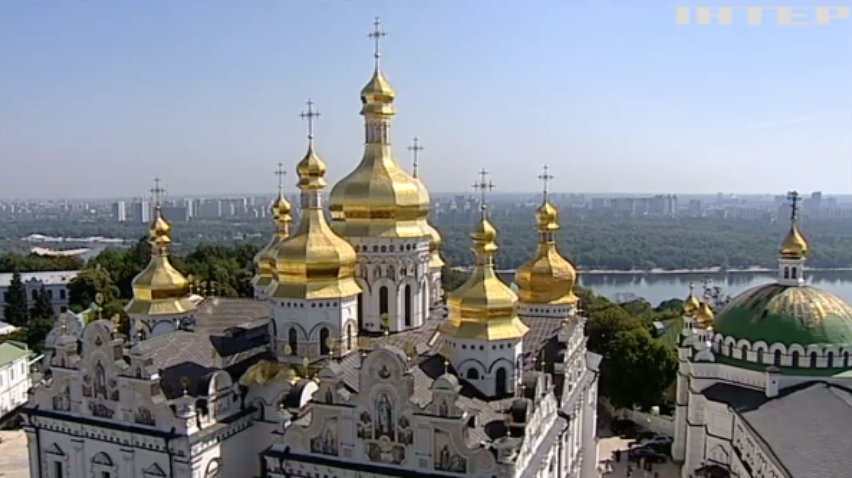 У Києво-Печерській Лаврі багатотисячною ходою відзначили День Хрещення Русі 