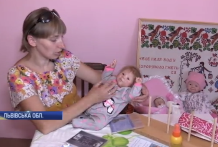На Львівщині майстриня виготовляє "ляльки-реборни"