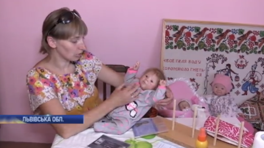 На Львівщині майстриня виготовляє "ляльки-реборни"