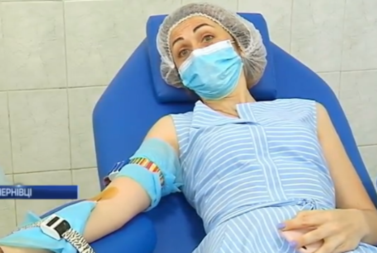 Медики Буковини намагаються залучити людей до здачі крові