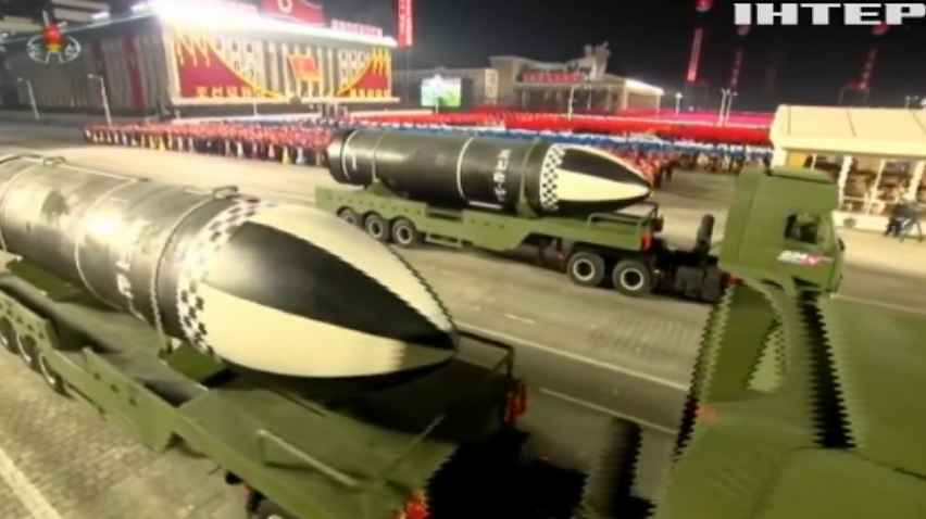 Північна Корея показала нові ракети для субмарин