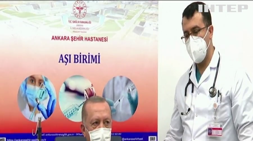 Туреччина розпочала масову вакцинацію китайською сироваткою