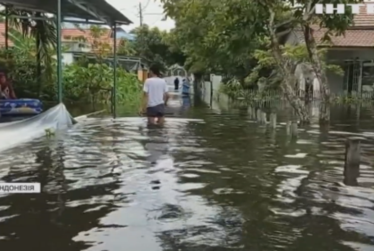На індонезійському острові вирують потужні повені
