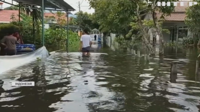 На індонезійському острові вирують потужні повені