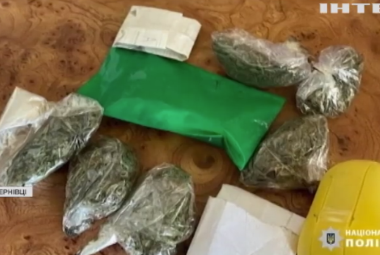 На Буковині поліція знайшла гараж наркотиків