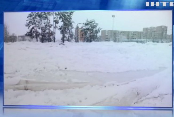 У Вільнюсі не витримав снігопаду дах футбольного стадіону