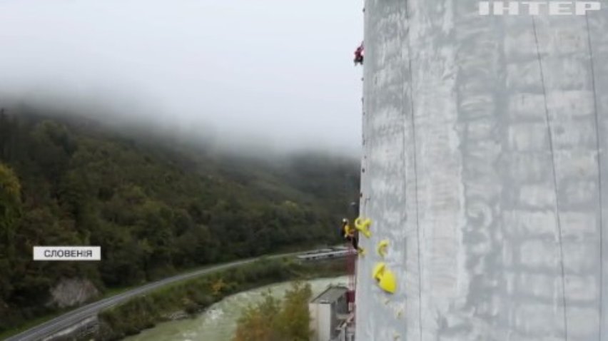 Словенські скелелази підкорили найвищий димар Європи
