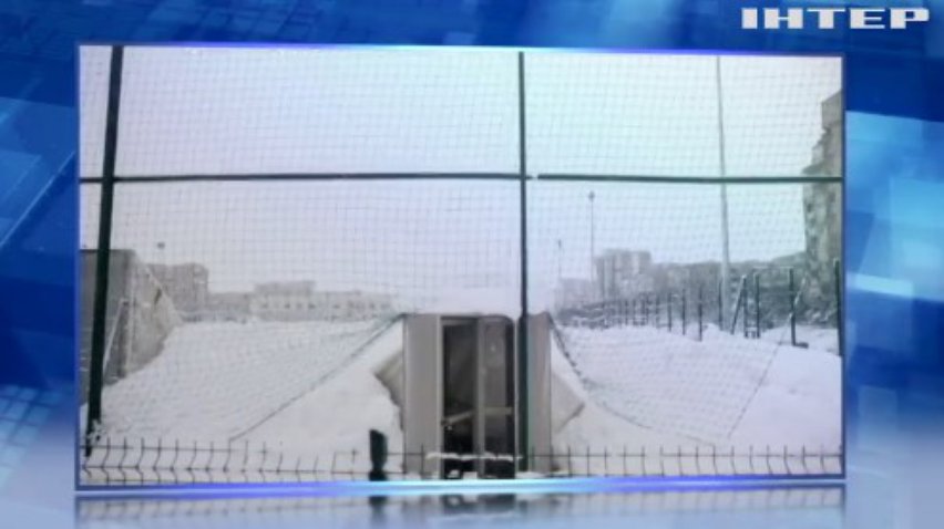 У Вільнюсі через снігопад обвалився дах футбольного стадіону