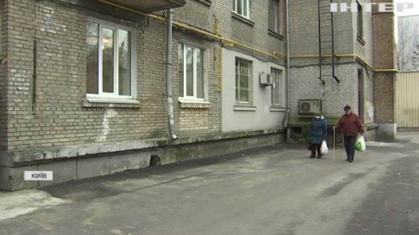 Окріп у квартирах: у Києві мешканці підраховують збитки від бездіяльності ЖЕКу