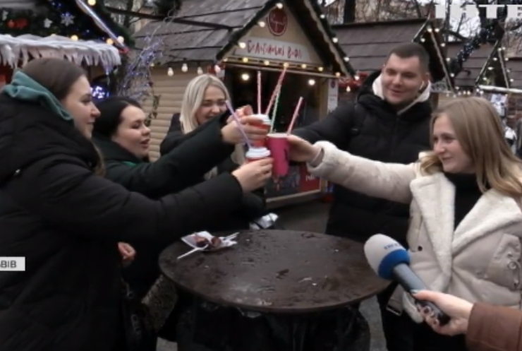 Коронавірус святу не перешкода: Львів заповнили тисячі туристів