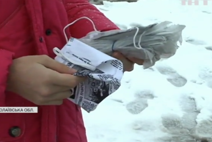 На Миколаївщині дівчинка власноруч пошила півтисячі масок для благодійності