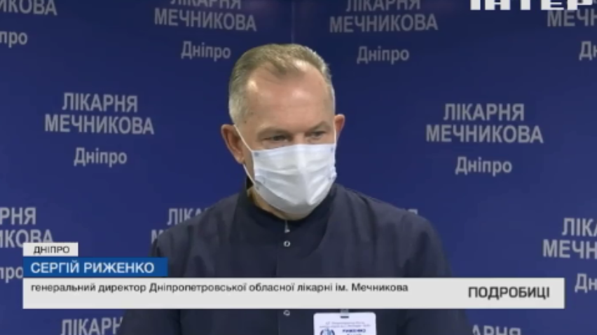 У Дніпрі дівчина впала з чотирнадцятого поверху на чоловіка