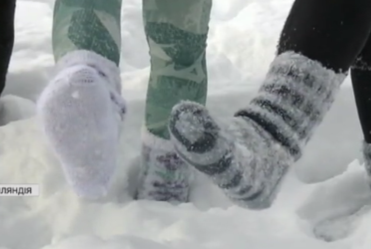 Фіни взялися бігати у шкарпетках по снігу