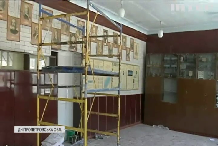 Скандал на Дніпропетровщині: школу затопило після ремонту даху 