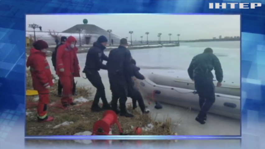 Рятувальники Дніпра витягли жінку з крижаної води