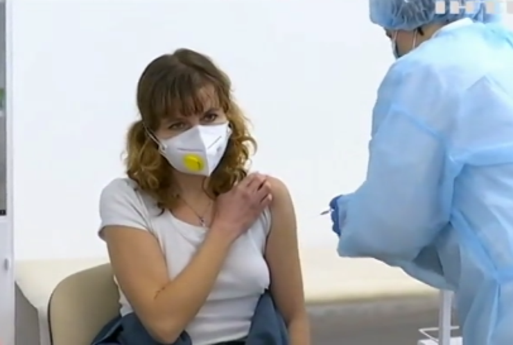 Вакцинація в Україні: як жителі ставляться до сироватки від COVID-19?
