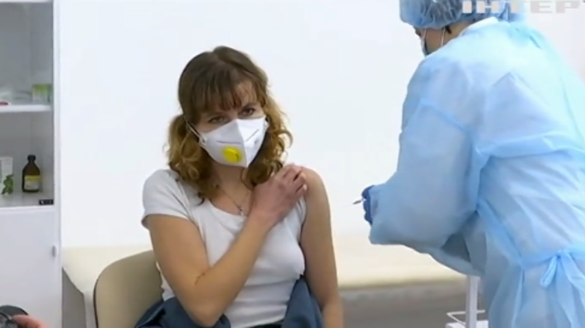 Вакцинація в Україні: як жителі ставляться до сироватки від COVID-19?