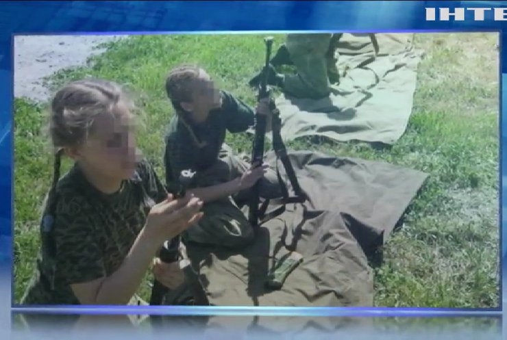 На Донбасі російські окупанти навчають дітей стріляти