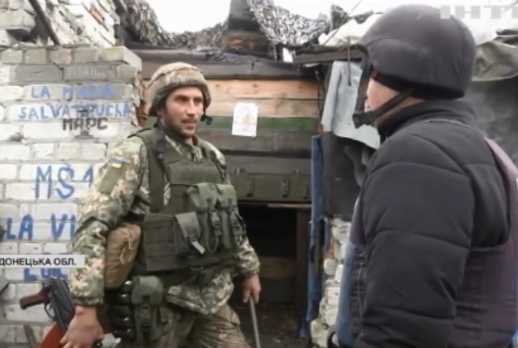Війна на Донбасі: бойовики обстрілюють у темряві