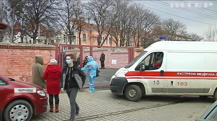 На Буковині гучними застіллями "борються" з епідемією COVID-19