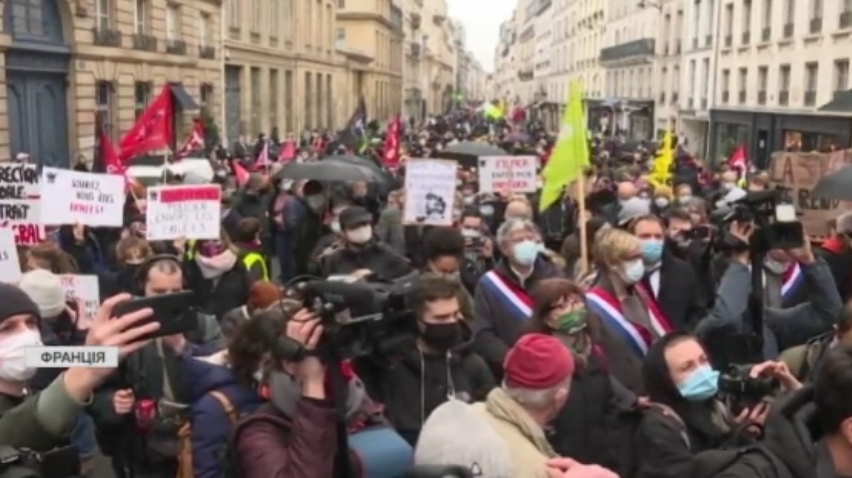 Французи вийшли на протест проти "поліцейського закону"