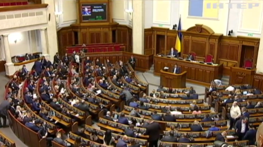 Земельні поправки, літній час та нові союзи: як пройшов тиждень у Верховній Раді