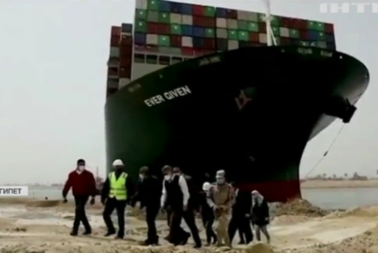 $10 млрд збитків щодня: контейнеровоз блокував Суецький канал