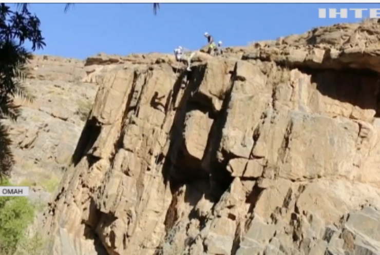 Готель на вершині скелі: в Омані перетворили стародавнє село