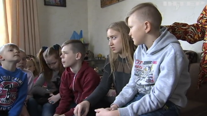 На Київщині через COVID-19 осиротіли одинадцять дітей: що буде із дітьми?