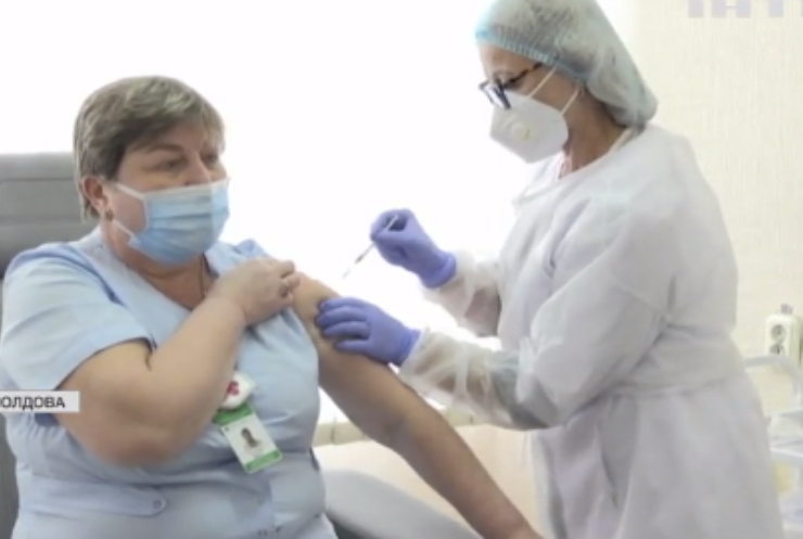 Президентка Молдови прокоментувала випадки вакцинації поза чергою