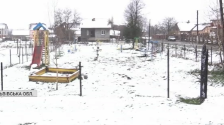 Зима у квітні: Прикарпаття засипає снігом