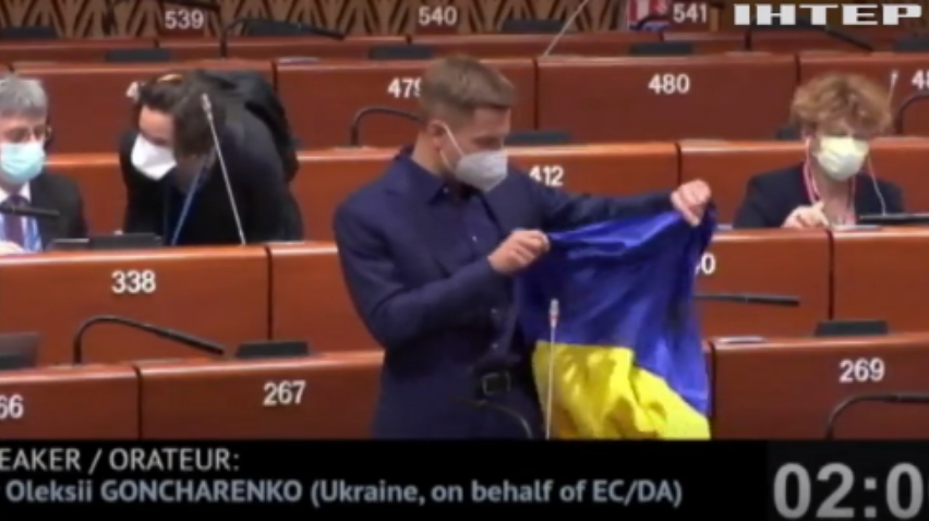 На засіданні Ради Європи стався конфлікт через український прапор