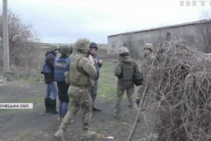 Війна на Донбасі: військові проводять навчання з тактичної медицини