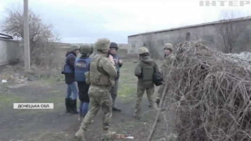 Війна на Донбасі: військові проводять навчання з тактичної медицини