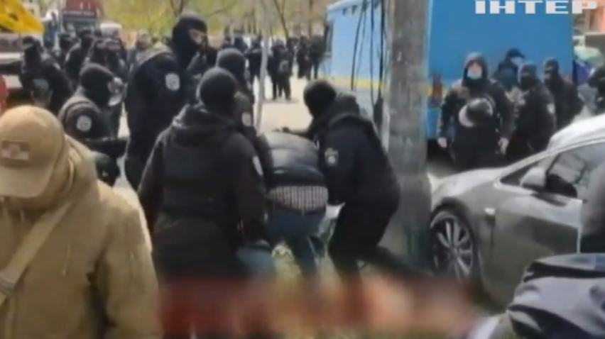 Демонтаж МАФів: у Києві відбулася бійка між поліцією і підприємцями