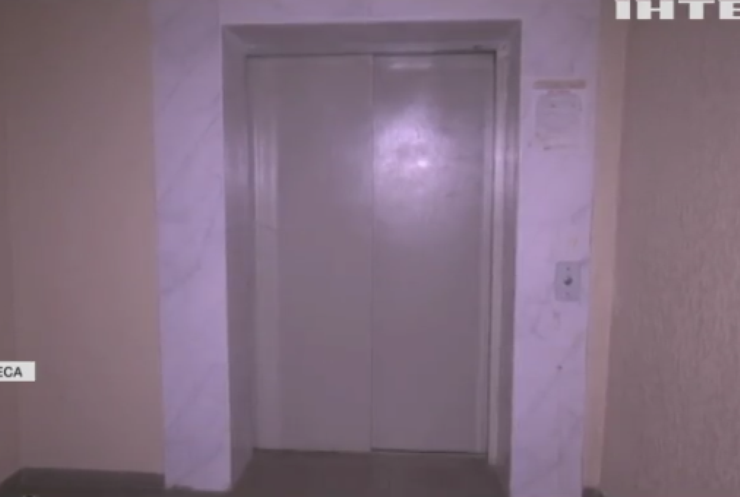 В Одесі обірвався ліфт з поліцейськими та понятими