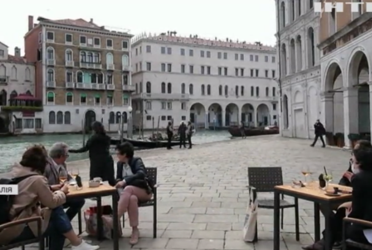 Пиво на вулицях, туристи у музеях: Європа виходить з карантину