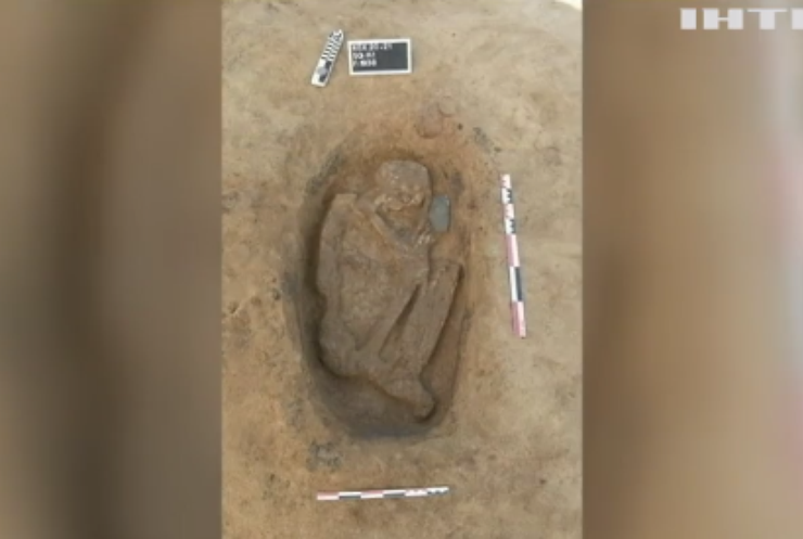 Єгипетські археологи виявили 100 могил з людськими останками